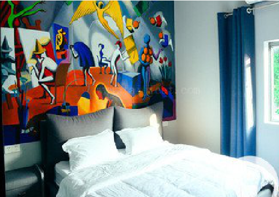 峡江对于酒店的墙体彩绘而言更注重哪些方面？